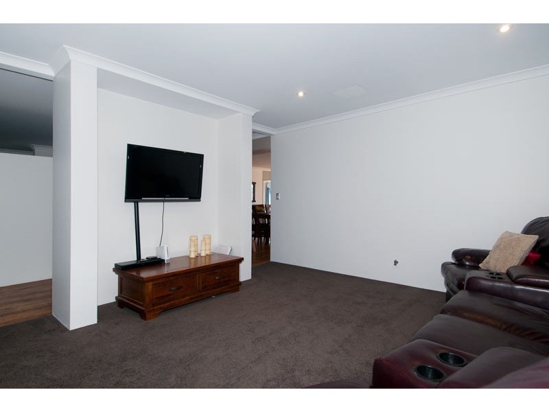 27 Bamburgh Turn, Meadow Springs WA 6210