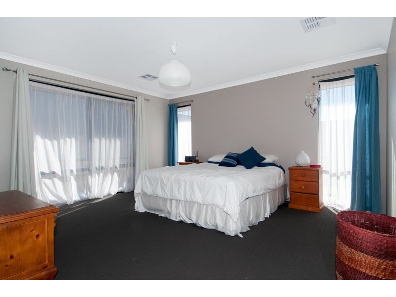 27 Bamburgh Turn, Meadow Springs WA 6210