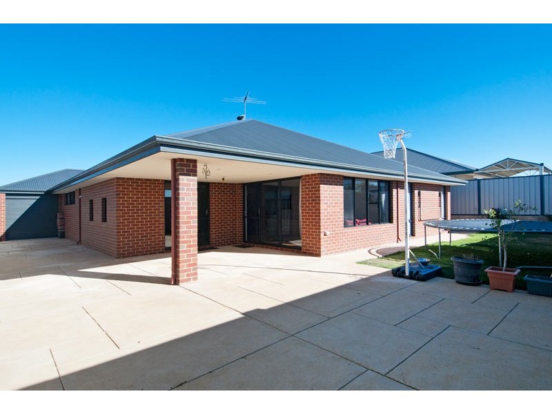 27 Bamburgh Turn, Meadow Springs WA 6210