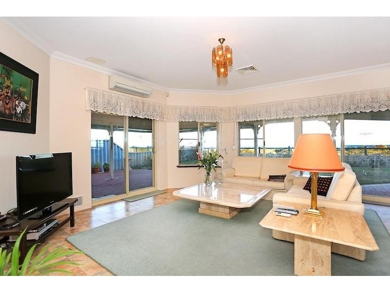 52 Ronsard Drive, San Remo WA 6210