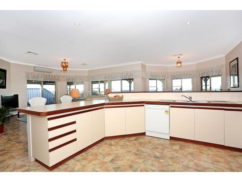 52 Ronsard Drive, San Remo WA 6210