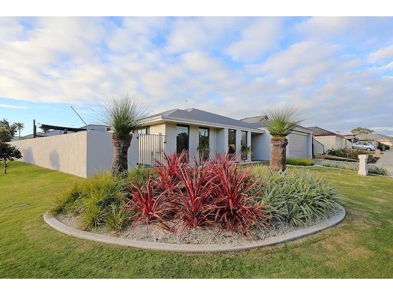 137 Pebble Beach Boulevard, Meadow Springs WA 6210