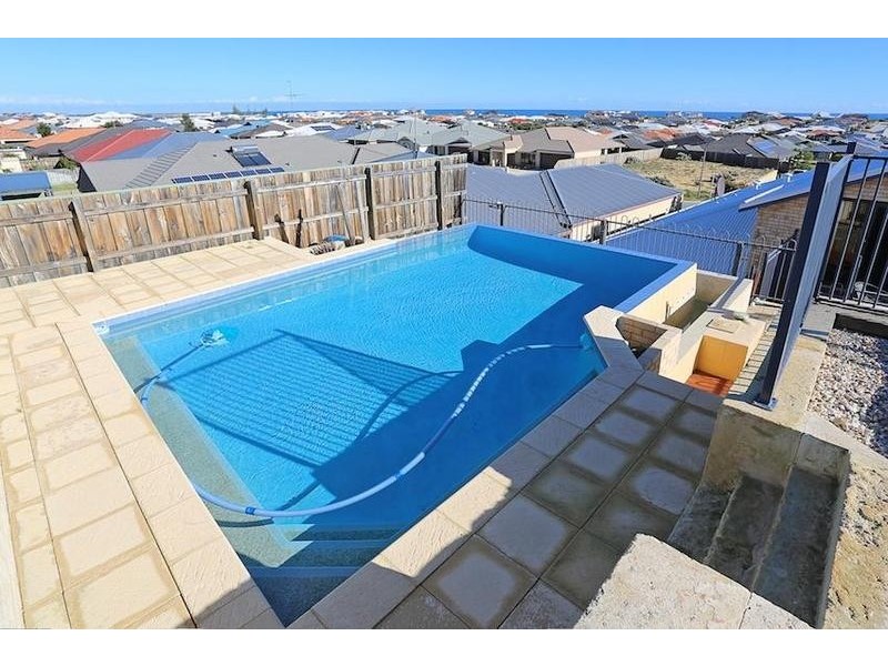 7 Zinnia Lane, Halls Head WA 6210