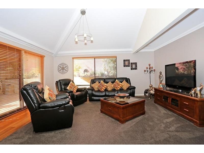 7 Zinnia Lane, Halls Head WA 6210