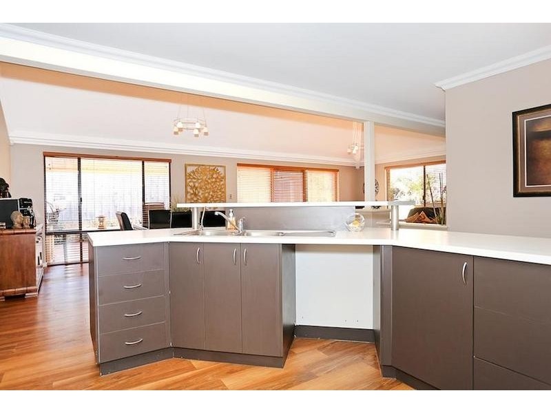 7 Zinnia Lane, Halls Head WA 6210