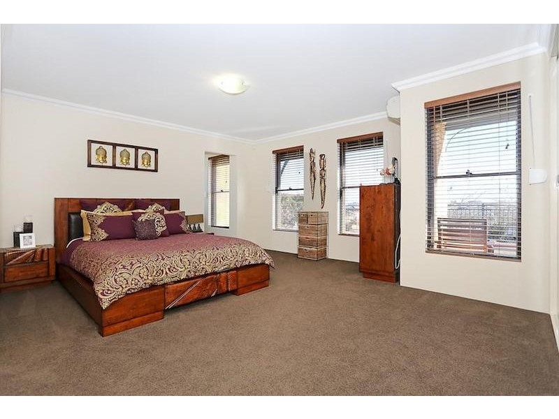 7 Zinnia Lane, Halls Head WA 6210