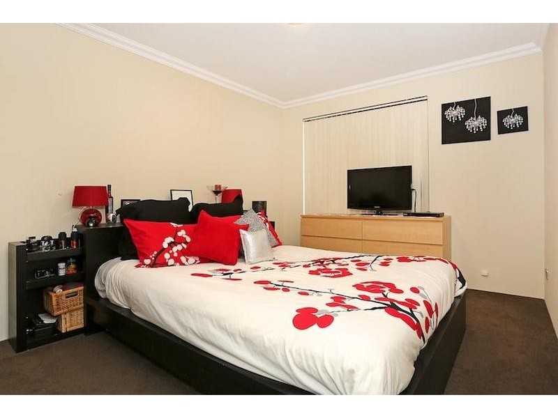 7 Zinnia Lane, Halls Head WA 6210