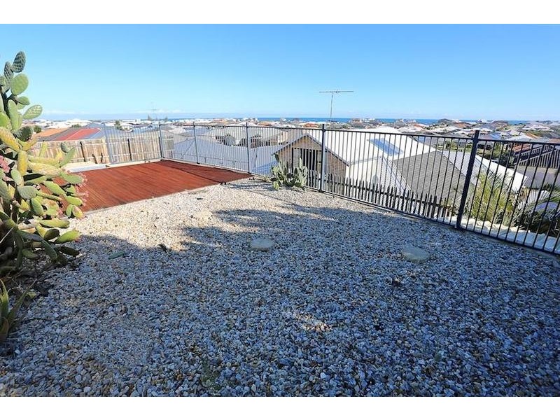 7 Zinnia Lane, Halls Head WA 6210