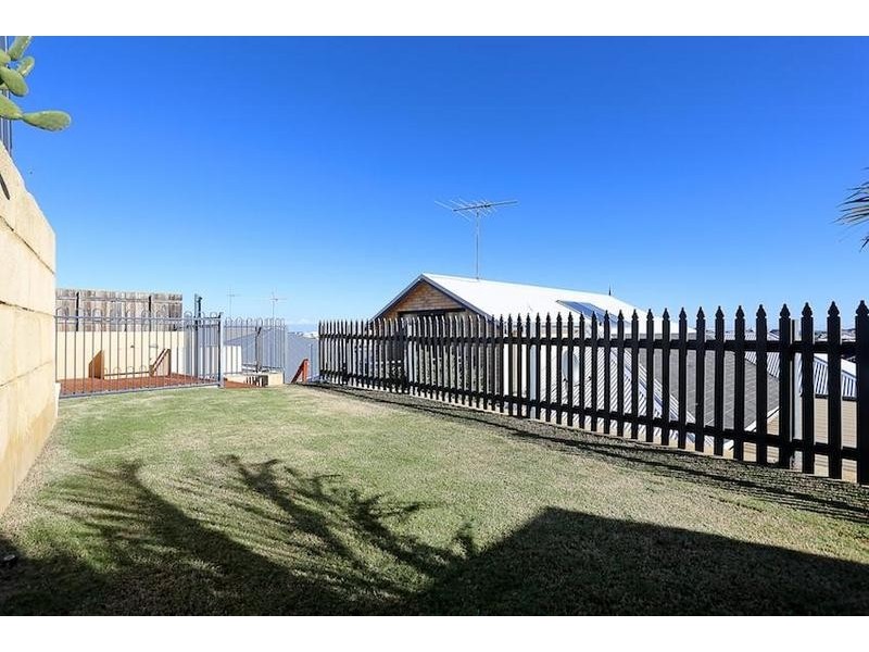 7 Zinnia Lane, Halls Head WA 6210