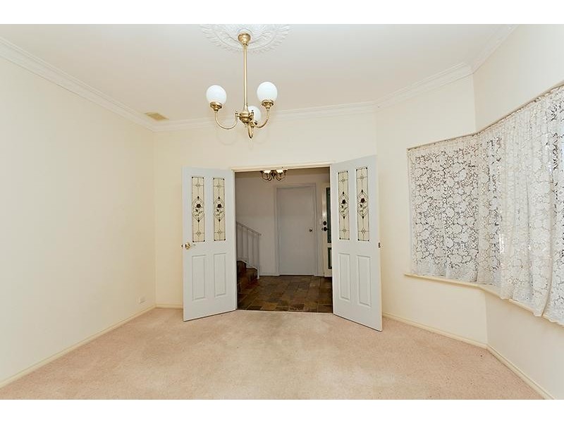 6 St Andrews Court, Halls Head WA 6210