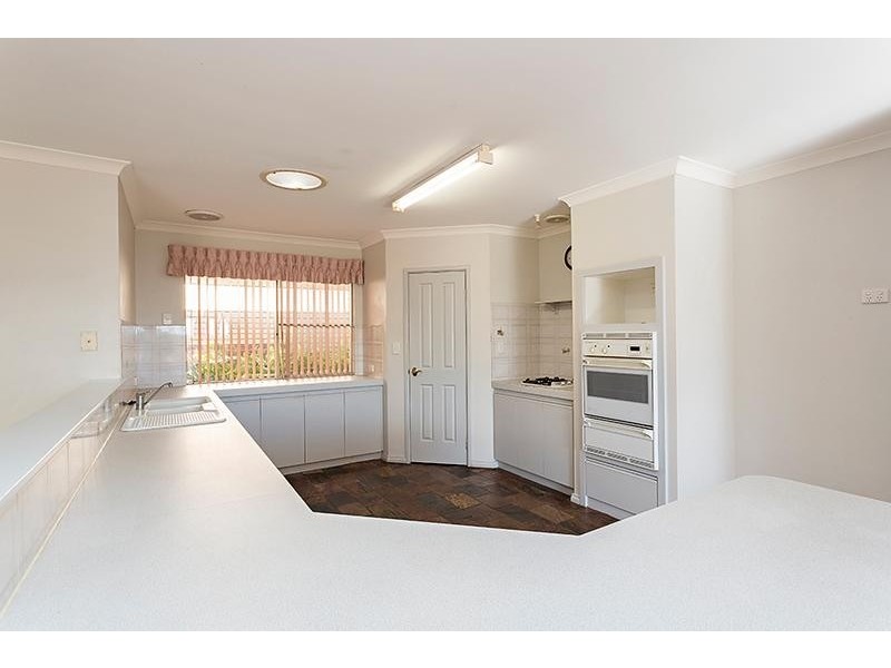 6 St Andrews Court, Halls Head WA 6210