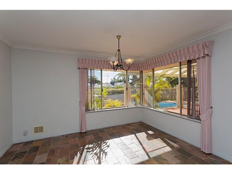 6 St Andrews Court, Halls Head WA 6210