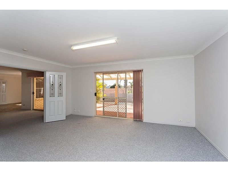 6 St Andrews Court, Halls Head WA 6210