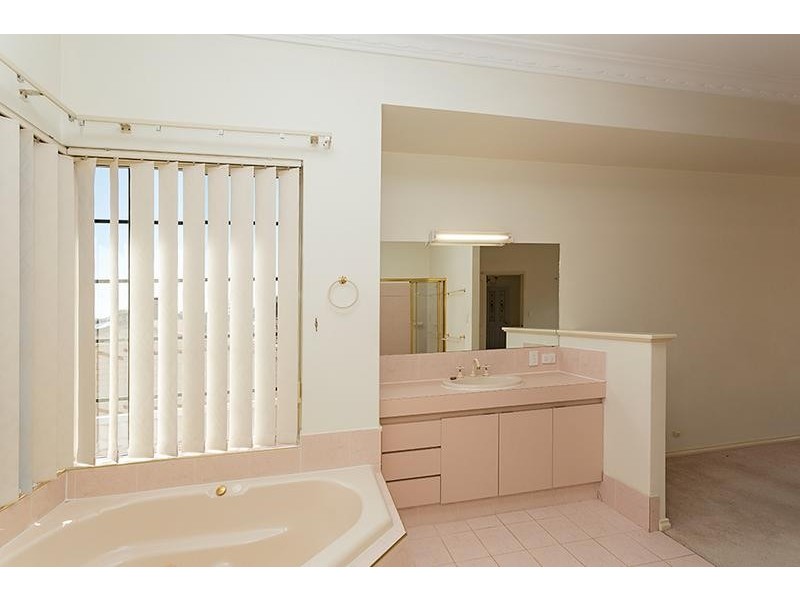 6 St Andrews Court, Halls Head WA 6210