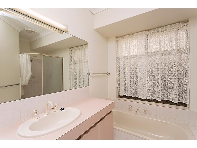 6 St Andrews Court, Halls Head WA 6210