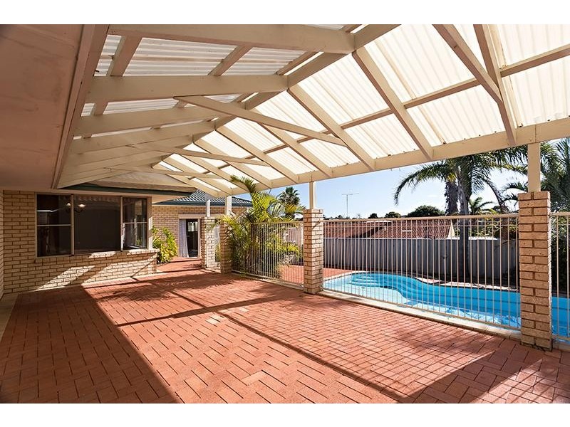 6 St Andrews Court, Halls Head WA 6210