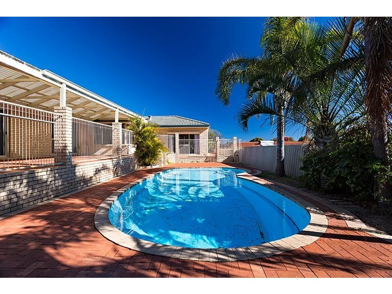 6 St Andrews Court, Halls Head WA 6210