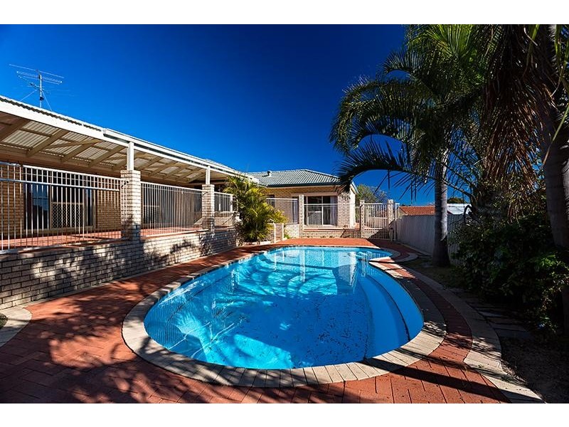 6 St Andrews Court, Halls Head WA 6210