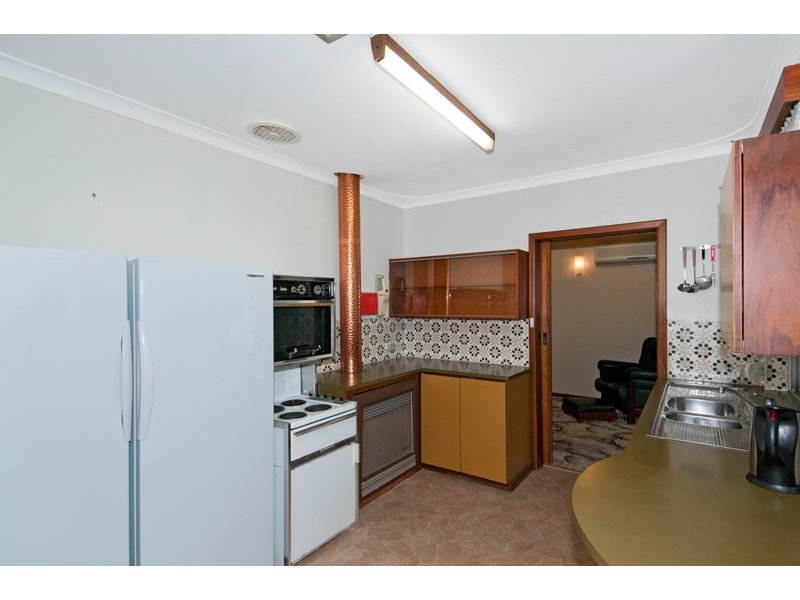 9 McKerracher Street, Dudley Park WA 6210