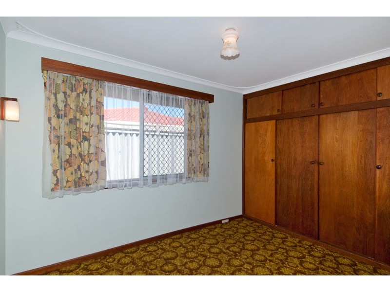 9 McKerracher Street, Dudley Park WA 6210