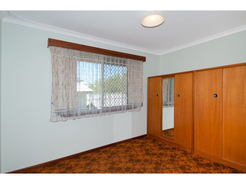 9 McKerracher Street, Dudley Park WA 6210