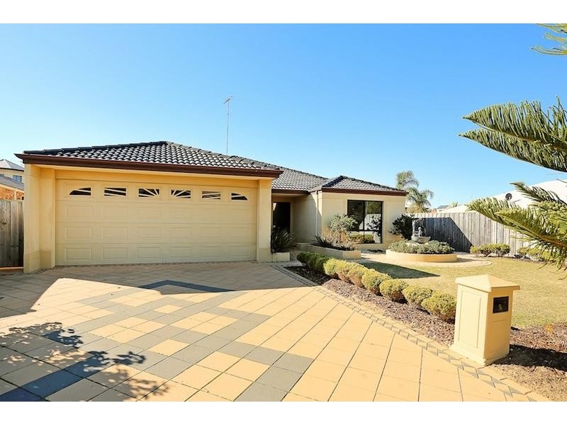 8 Gardenia App, Halls Head WA 6210