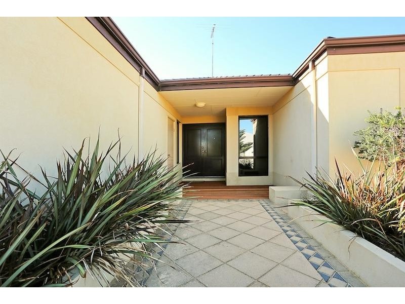 8 Gardenia App, Halls Head WA 6210