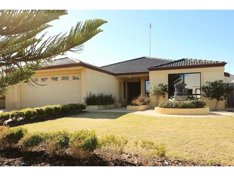 8 Gardenia App, Halls Head WA 6210