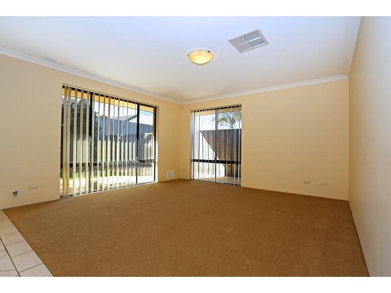 8 Gardenia App, Halls Head WA 6210