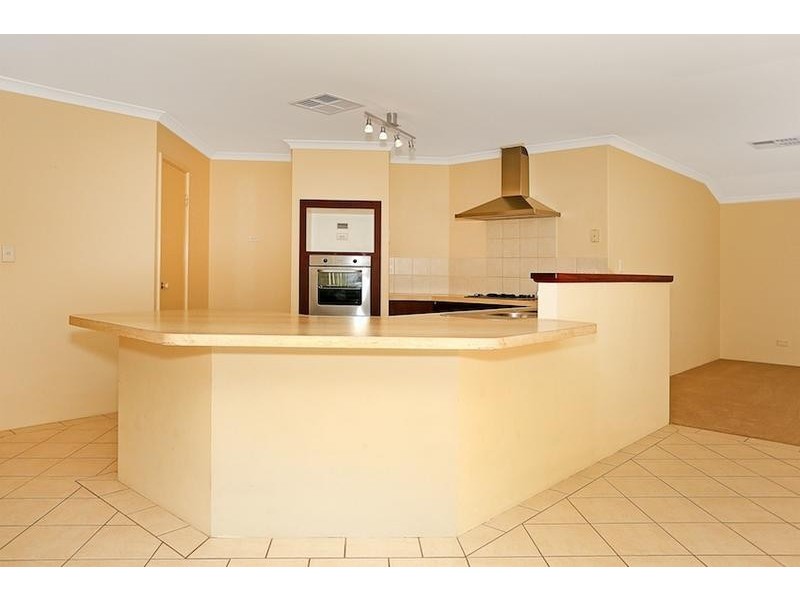 8 Gardenia App, Halls Head WA 6210