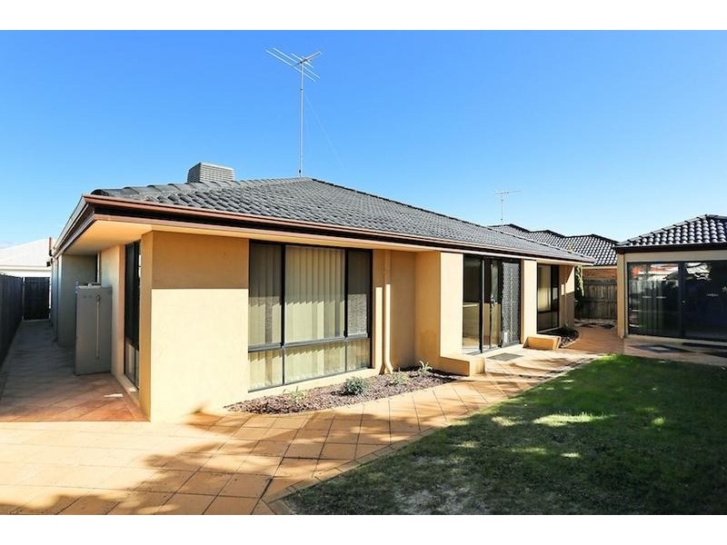 8 Gardenia App, Halls Head WA 6210