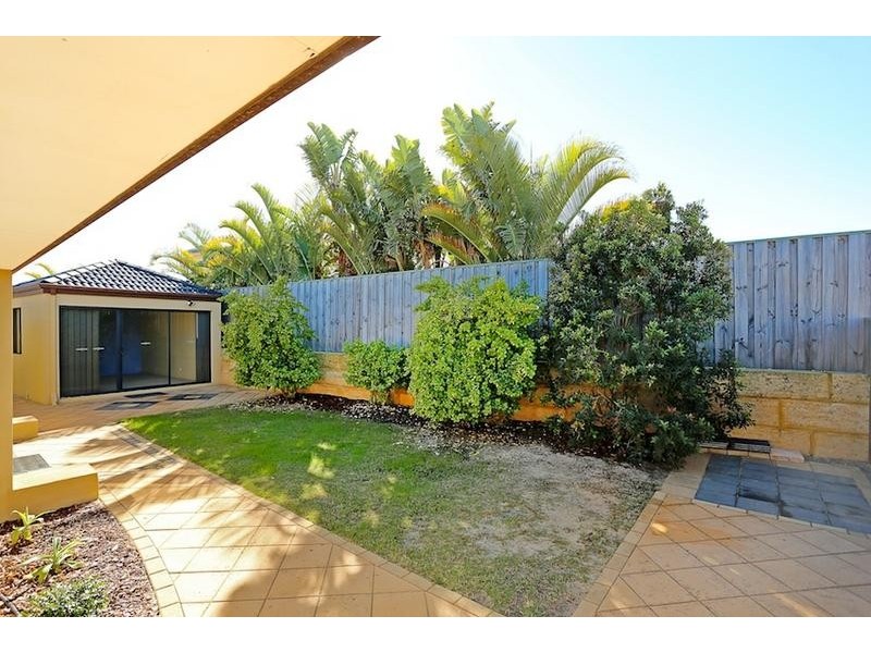 8 Gardenia App, Halls Head WA 6210