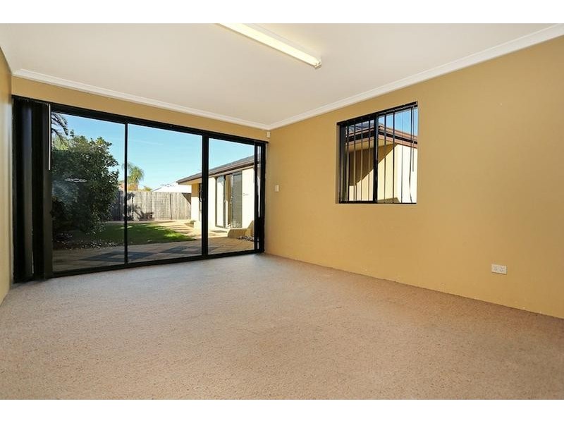 8 Gardenia App, Halls Head WA 6210