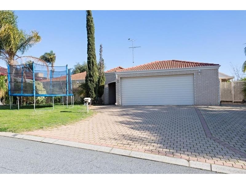 2 Silkwood Close, Halls Head WA 6210