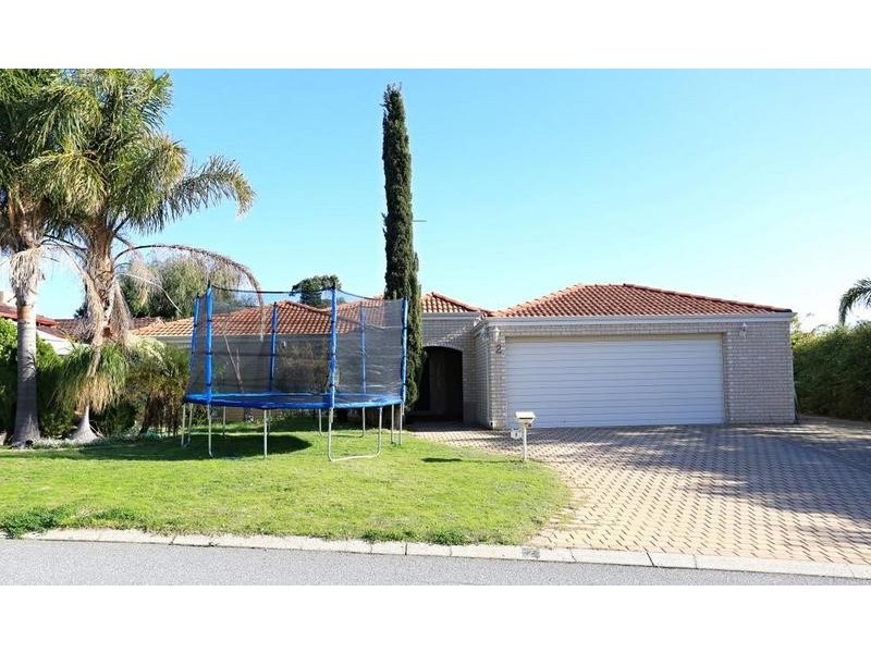 2 Silkwood Close, Halls Head WA 6210