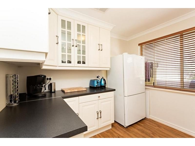 2 Silkwood Close, Halls Head WA 6210