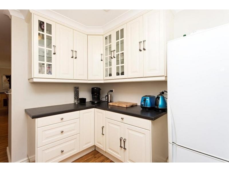 2 Silkwood Close, Halls Head WA 6210