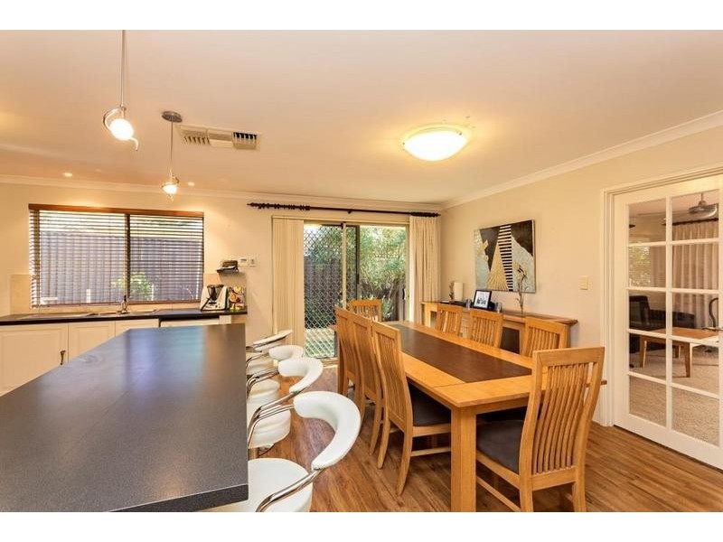 2 Silkwood Close, Halls Head WA 6210