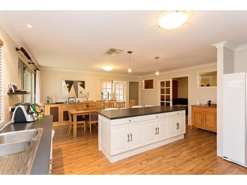 2 Silkwood Close, Halls Head WA 6210