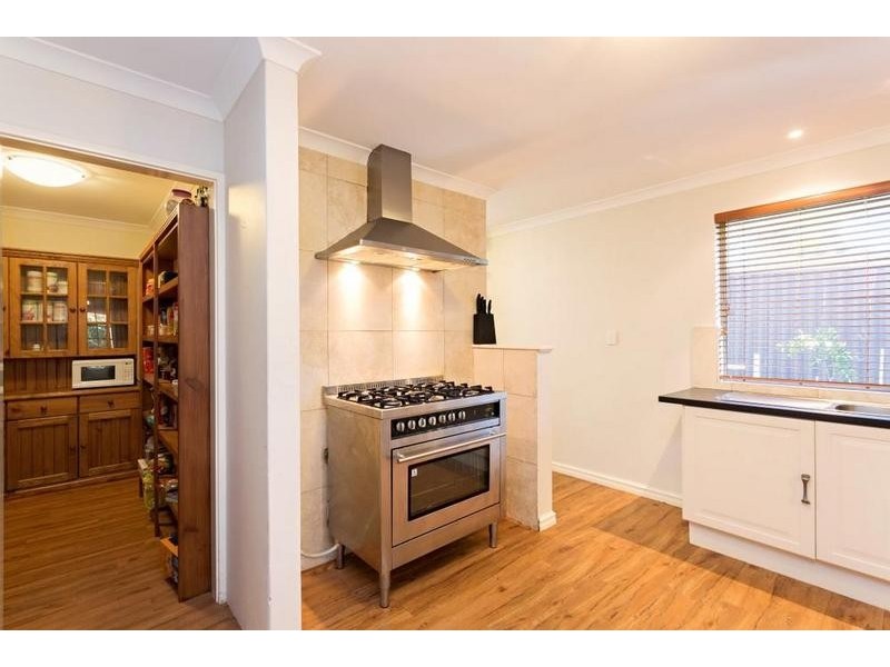 2 Silkwood Close, Halls Head WA 6210