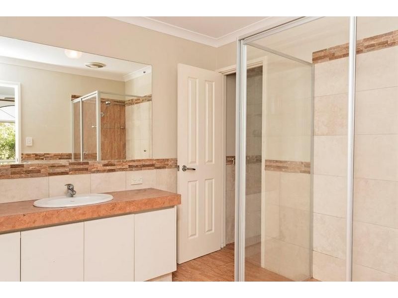 2 Silkwood Close, Halls Head WA 6210