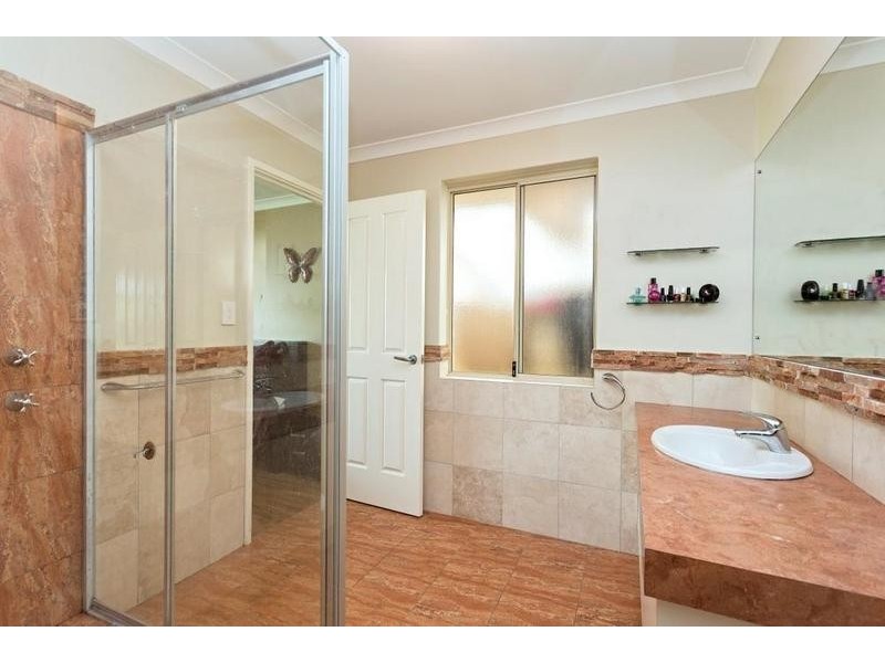 2 Silkwood Close, Halls Head WA 6210