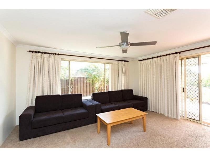 2 Silkwood Close, Halls Head WA 6210