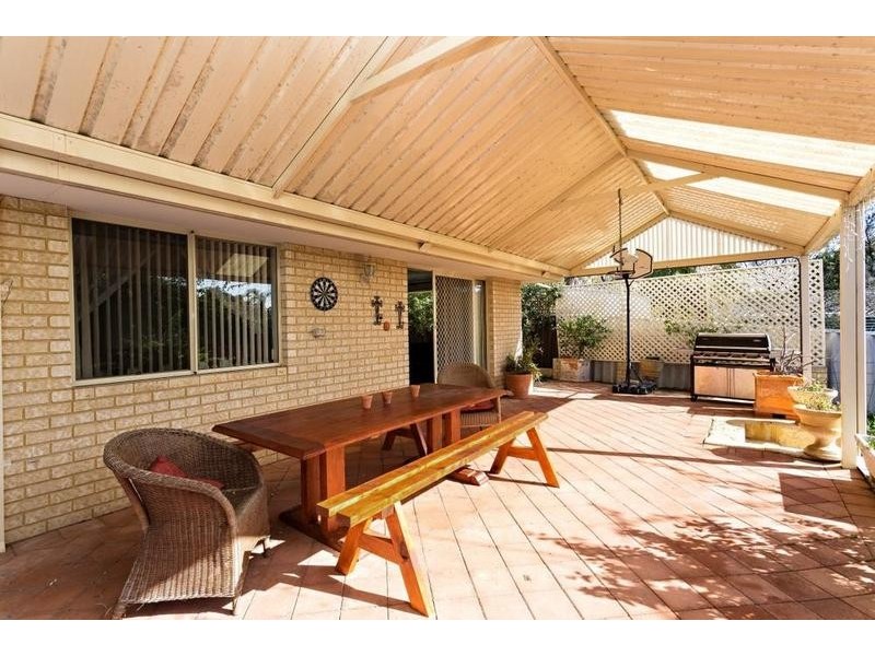 2 Silkwood Close, Halls Head WA 6210