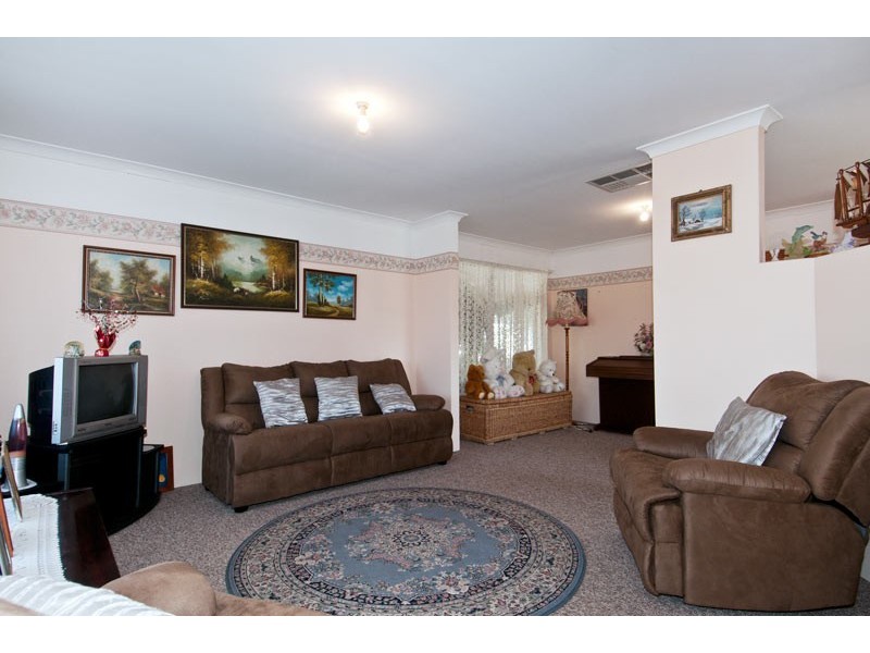 35 Newport Drive, Dudley Park WA 6210