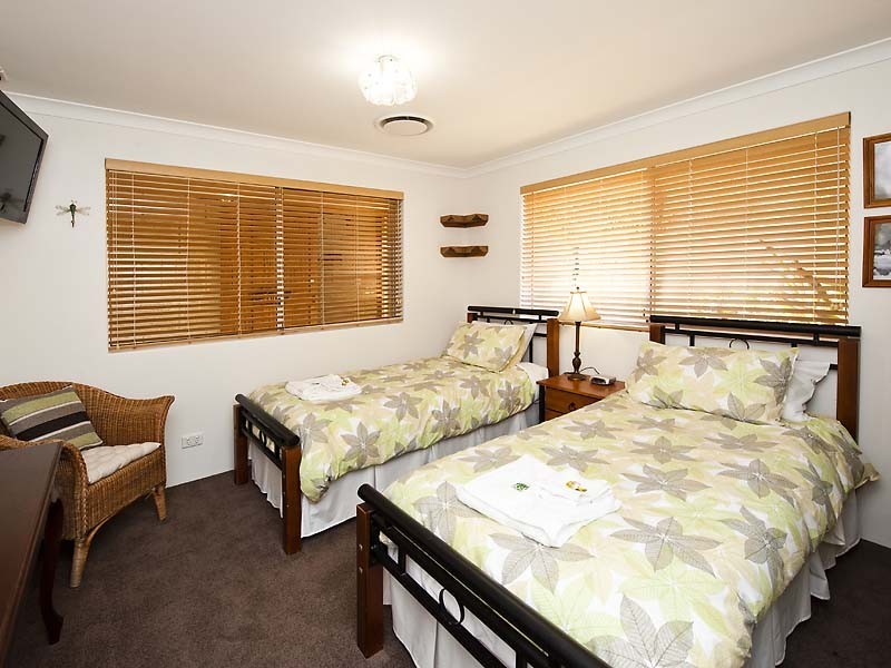 6 Dalton Way, Greenfields WA 6210