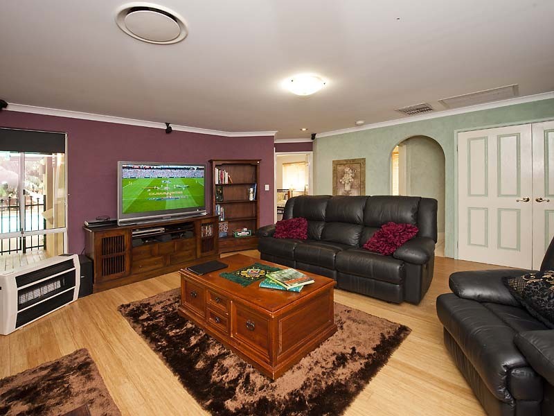 6 Dalton Way, Greenfields WA 6210