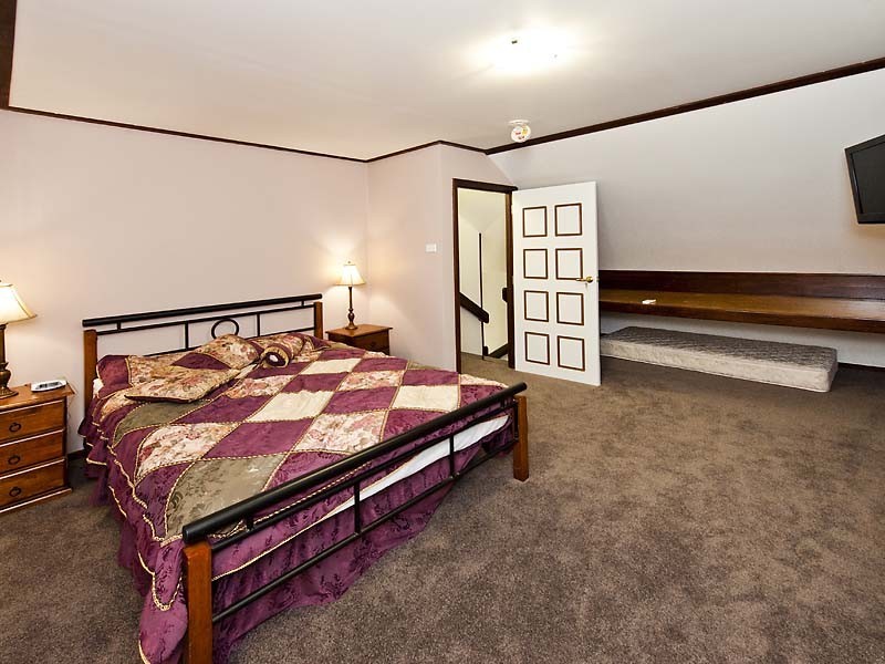 6 Dalton Way, Greenfields WA 6210