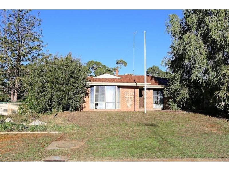 8 Matlock Place, Dudley Park WA 6210