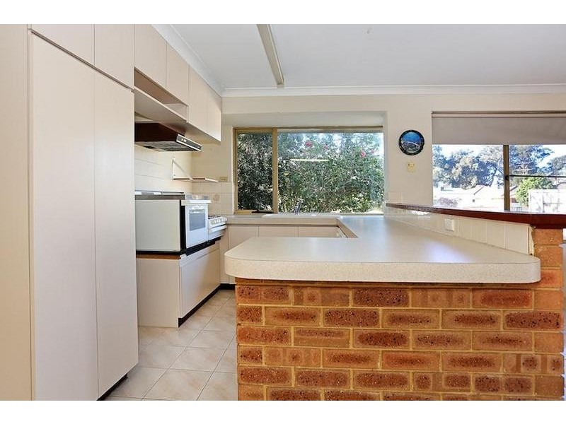 8 Matlock Place, Dudley Park WA 6210